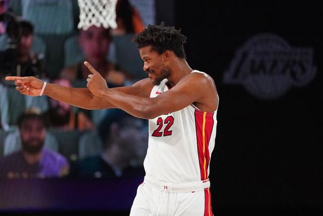 扣篮大赛万磊力压曾凡博夺冠 原帅加冕三分王